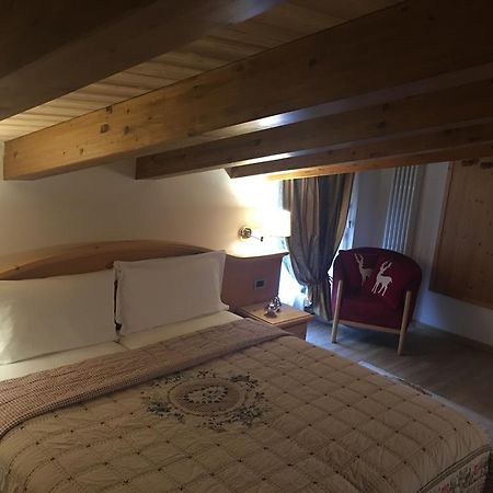 I Tre Magli Hotell Dimaro Exteriör bild