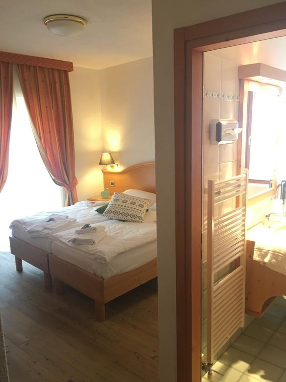 I Tre Magli Hotell Dimaro Exteriör bild
