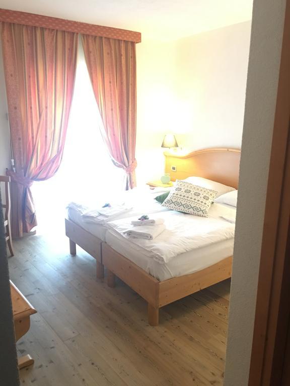 I Tre Magli Hotell Dimaro Exteriör bild
