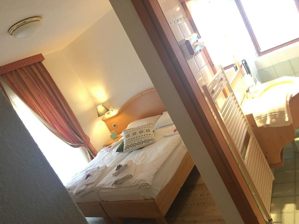 I Tre Magli Hotell Dimaro Exteriör bild