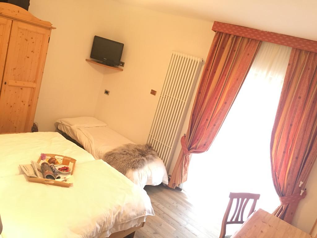 I Tre Magli Hotell Dimaro Exteriör bild