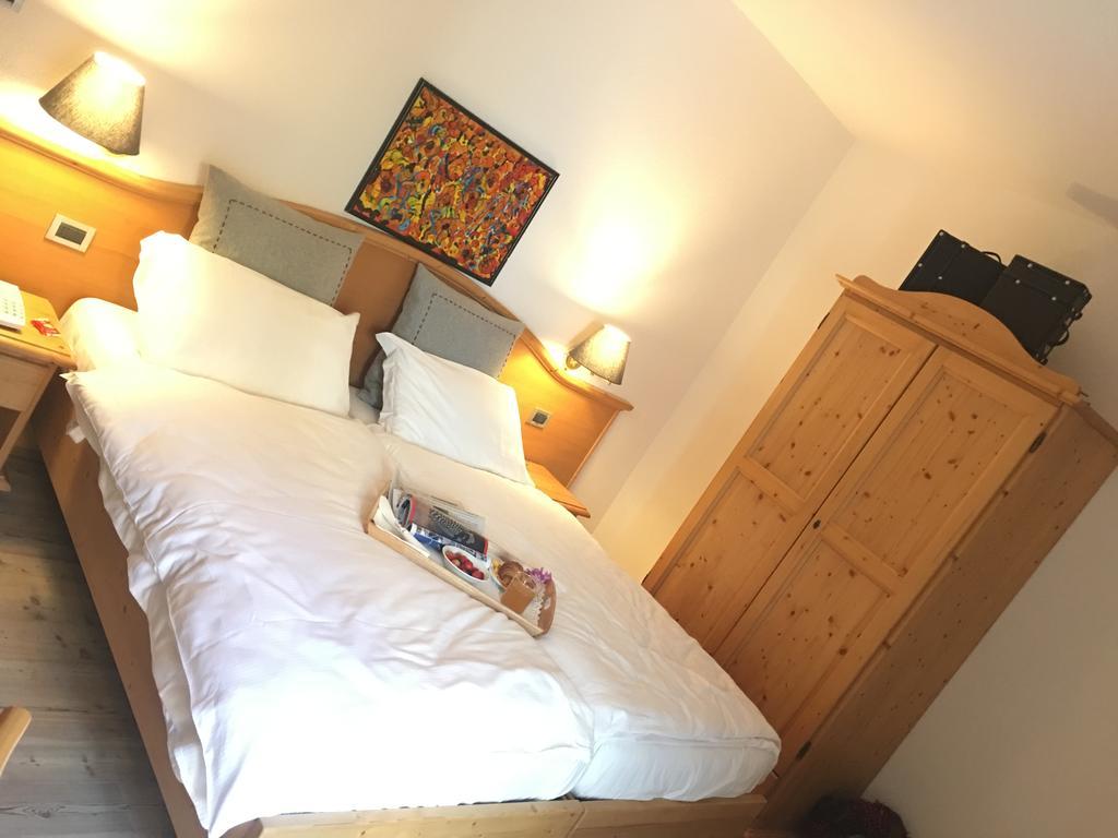 I Tre Magli Hotell Dimaro Exteriör bild