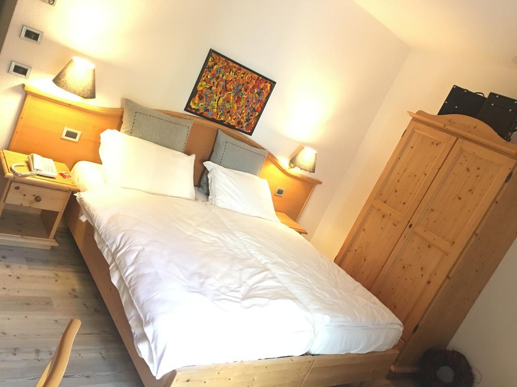 I Tre Magli Hotell Dimaro Exteriör bild