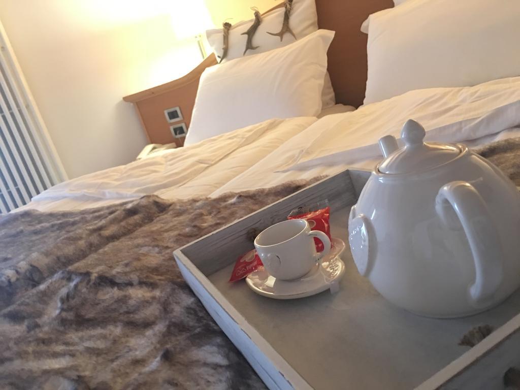 I Tre Magli Hotell Dimaro Exteriör bild