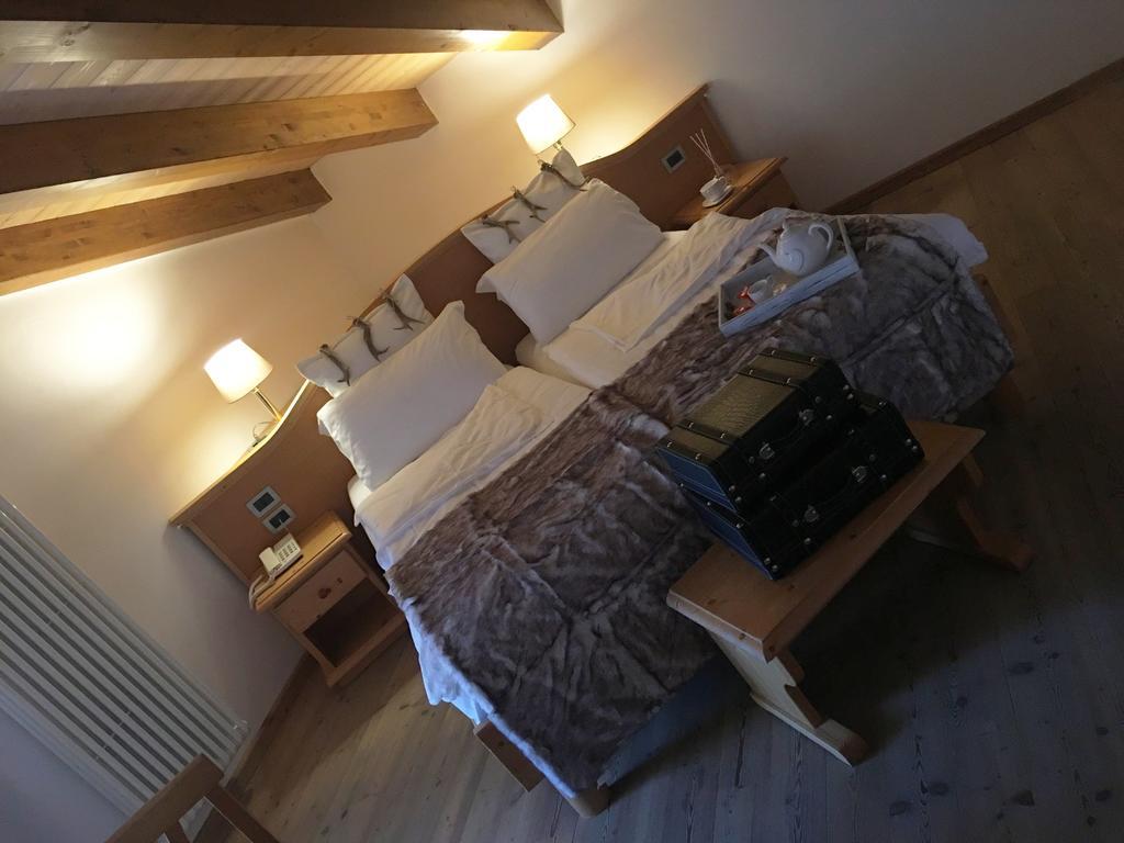 I Tre Magli Hotell Dimaro Exteriör bild