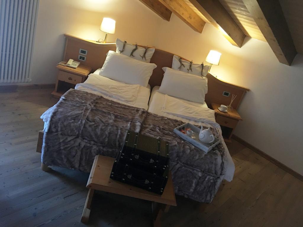 I Tre Magli Hotell Dimaro Exteriör bild