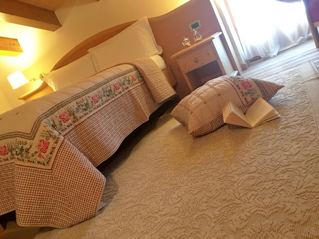 I Tre Magli Hotell Dimaro Exteriör bild