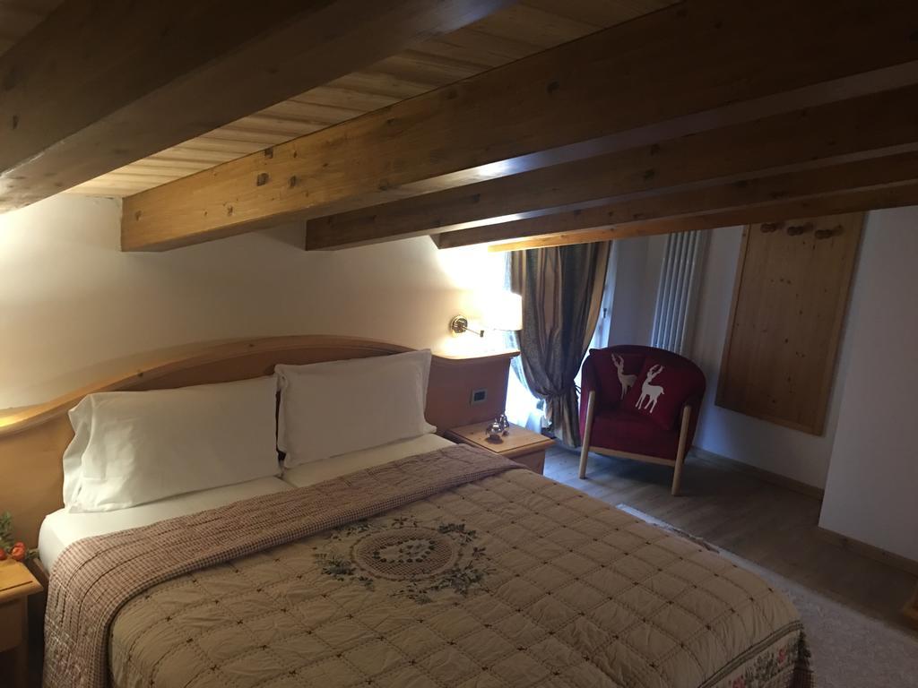 I Tre Magli Hotell Dimaro Exteriör bild