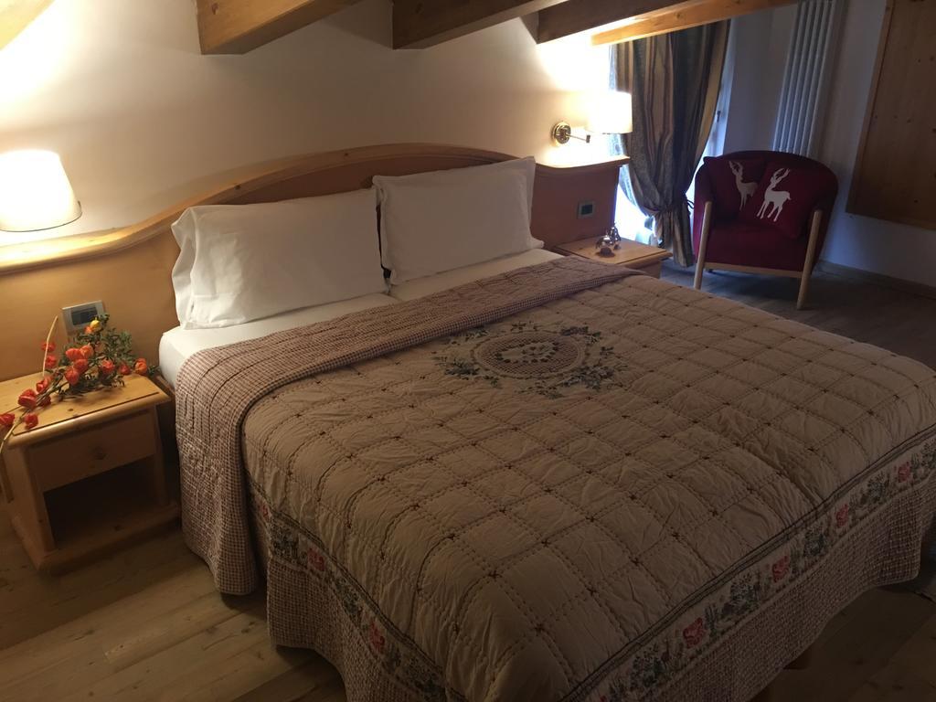 I Tre Magli Hotell Dimaro Exteriör bild