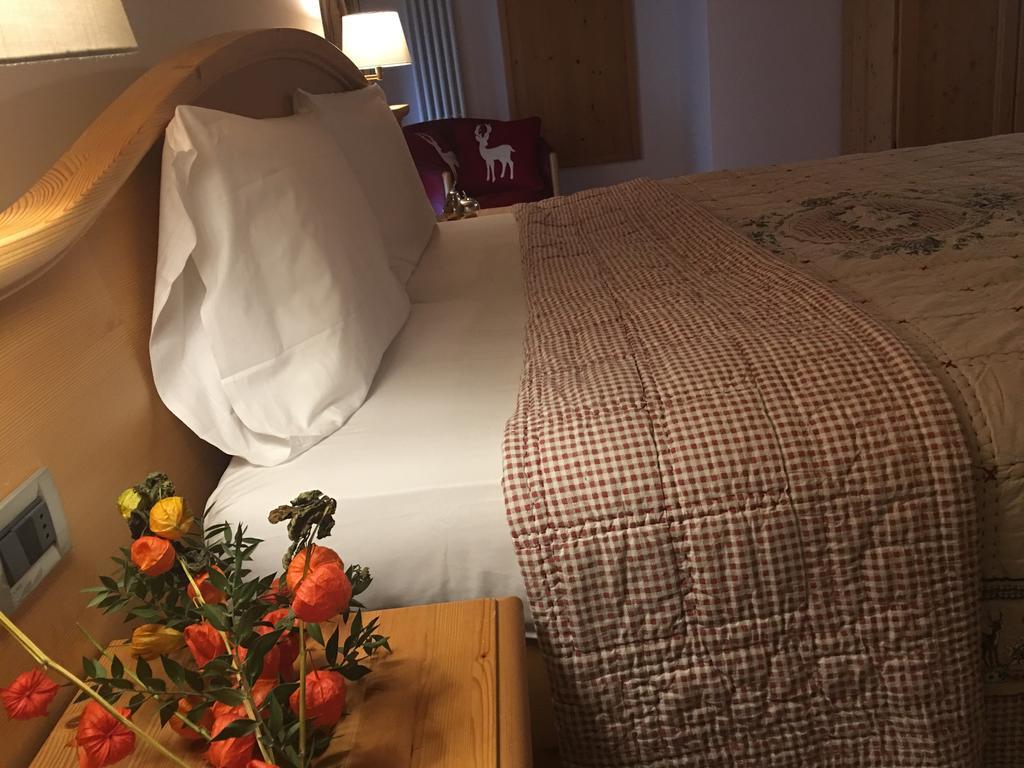 I Tre Magli Hotell Dimaro Exteriör bild