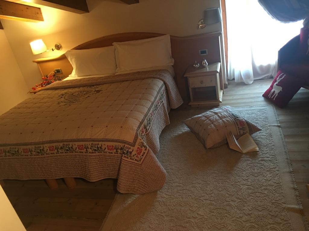I Tre Magli Hotell Dimaro Exteriör bild
