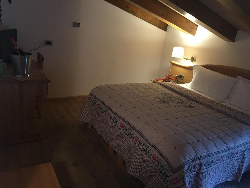 I Tre Magli Hotell Dimaro Exteriör bild
