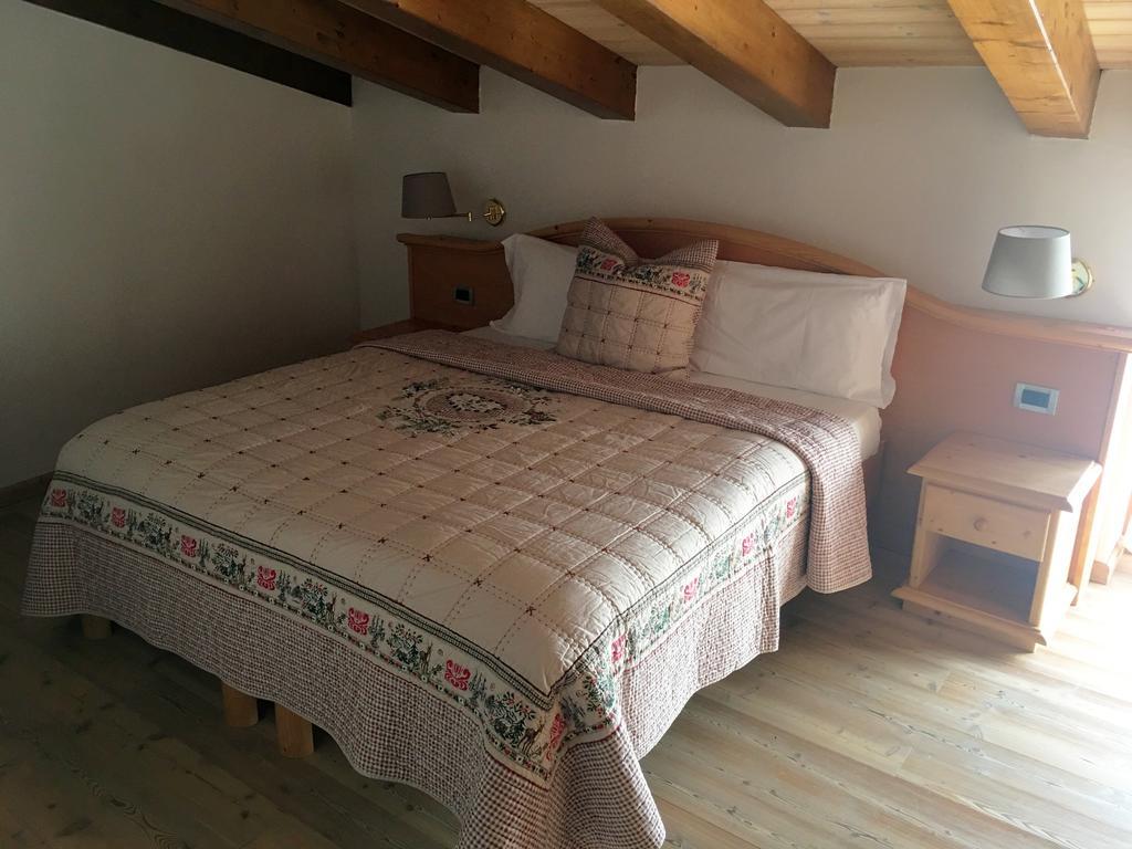 I Tre Magli Hotell Dimaro Exteriör bild