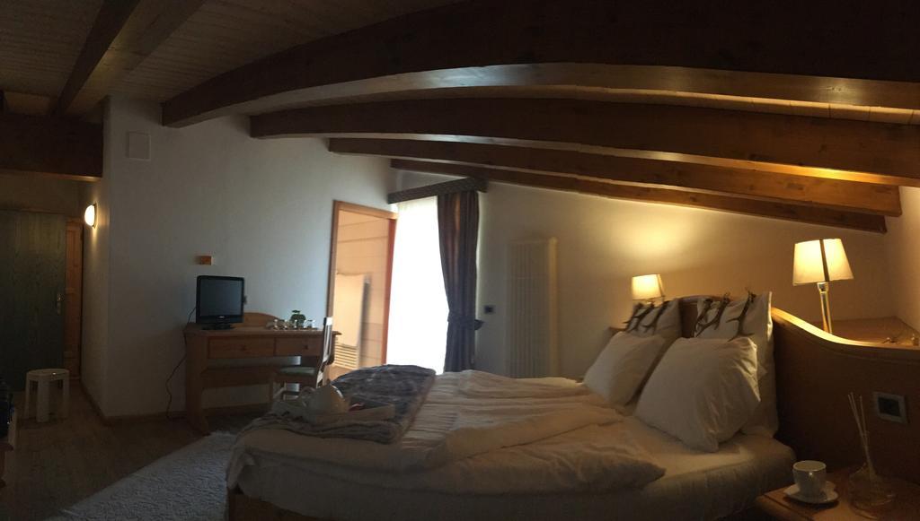 I Tre Magli Hotell Dimaro Exteriör bild