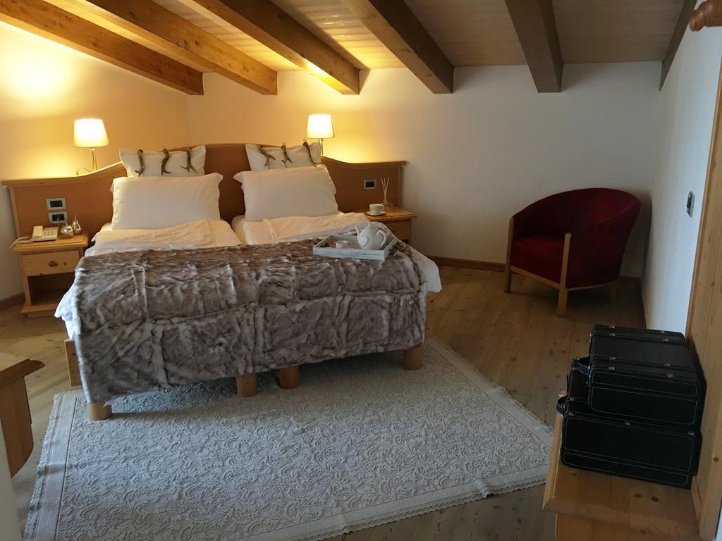 I Tre Magli Hotell Dimaro Exteriör bild