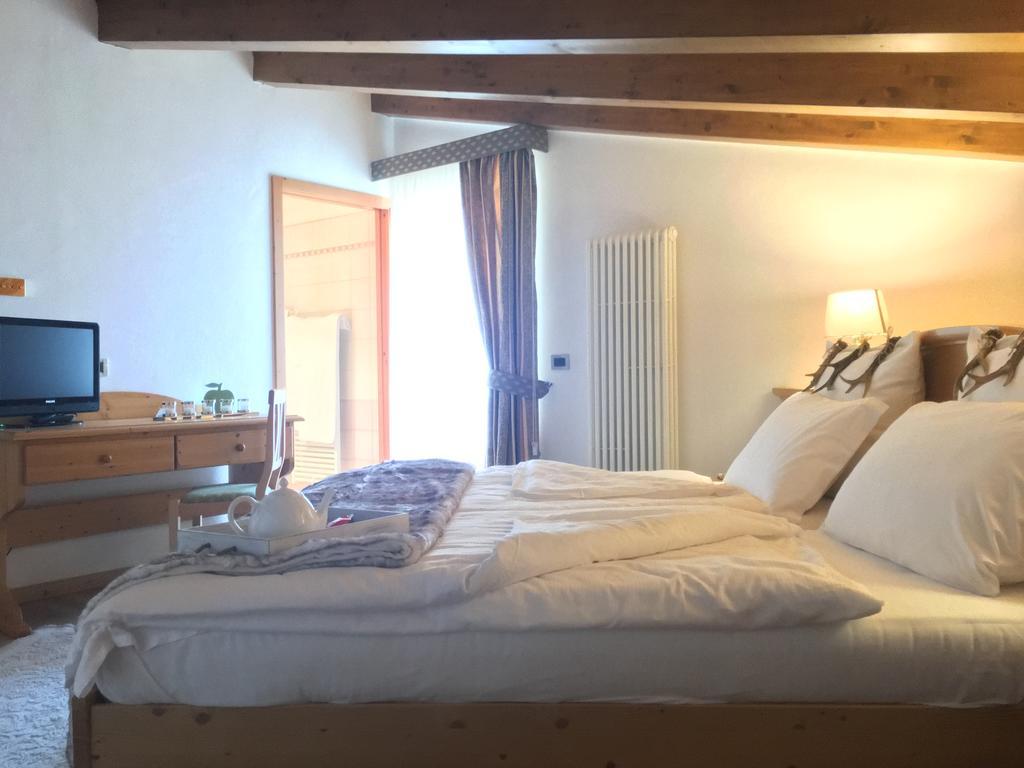 I Tre Magli Hotell Dimaro Exteriör bild