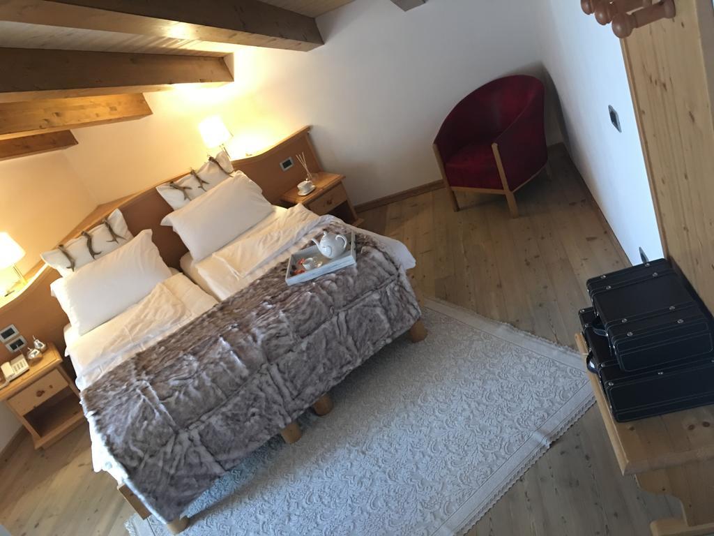 I Tre Magli Hotell Dimaro Exteriör bild