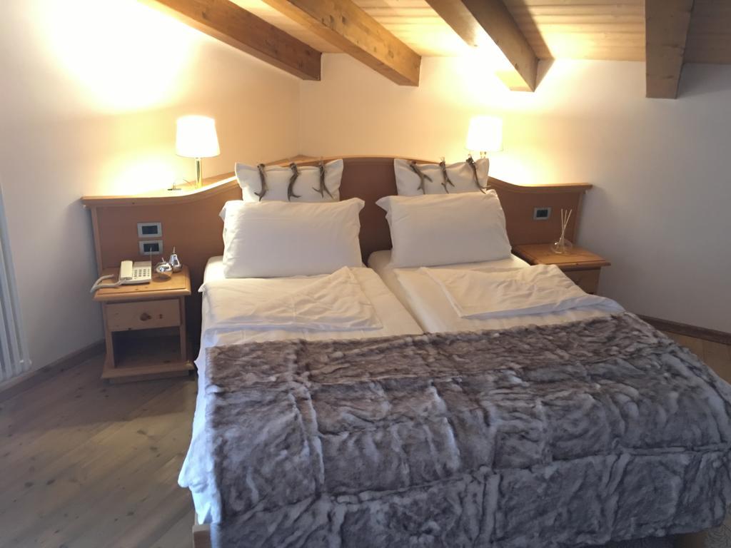 I Tre Magli Hotell Dimaro Exteriör bild