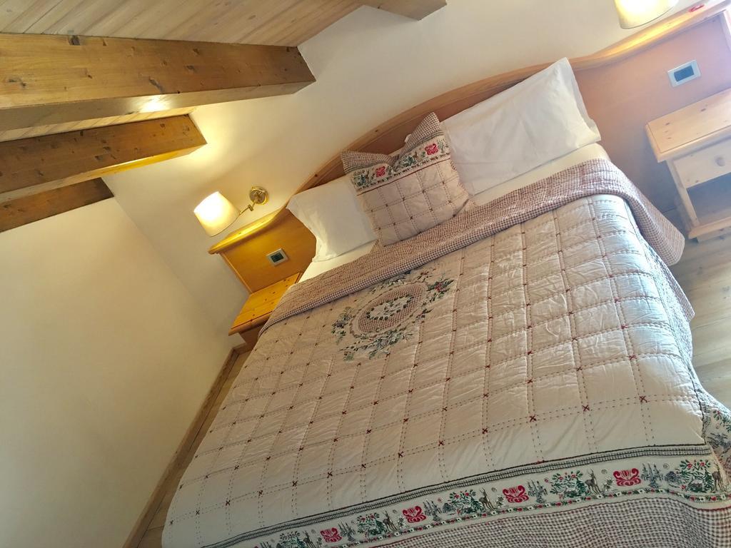 I Tre Magli Hotell Dimaro Exteriör bild