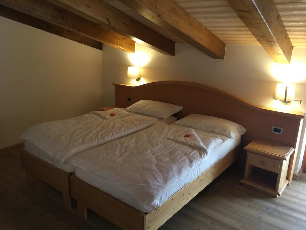 I Tre Magli Hotell Dimaro Exteriör bild
