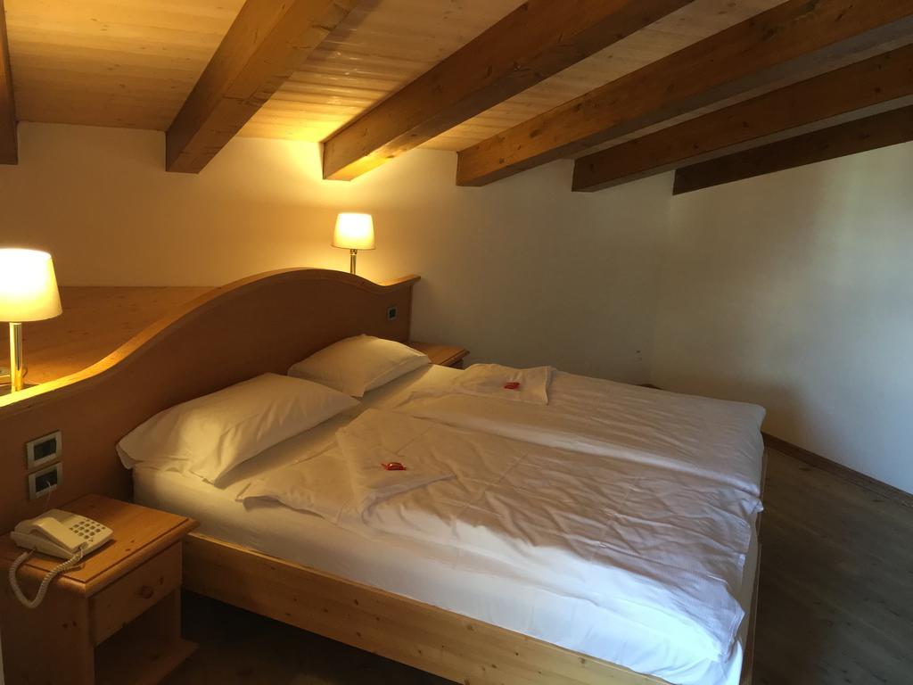 I Tre Magli Hotell Dimaro Exteriör bild